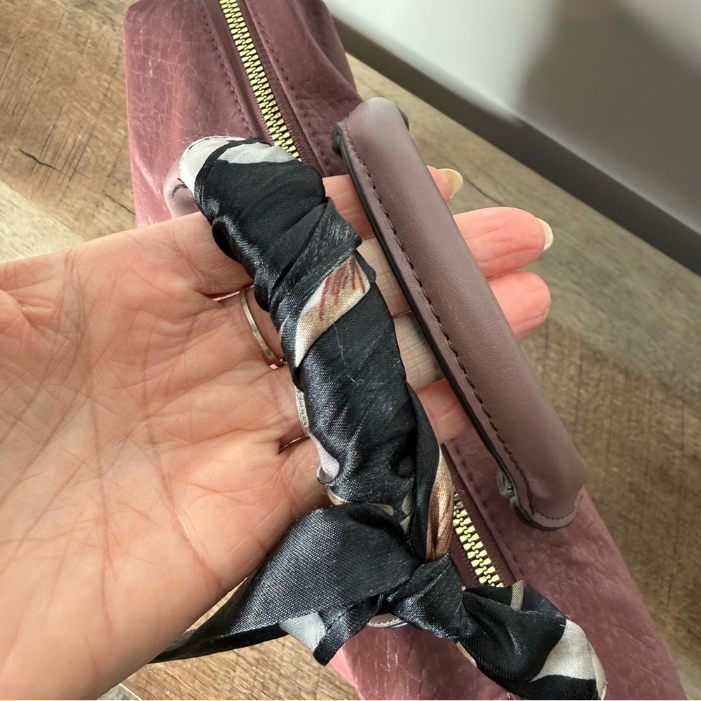 ADRIENNE VITTADINI Mauve Lavender Boston Speedy Style Handbag Shimmer Scarf - Picture 10 of 13